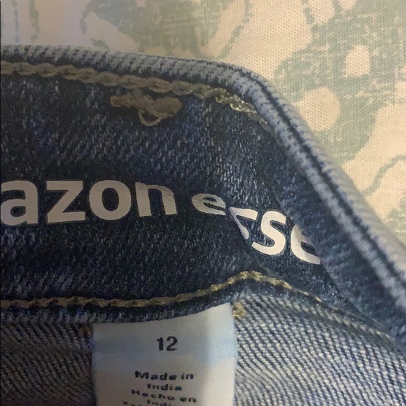 Boys jeans slim and a pair of jogger pants - Picture 3 of 4